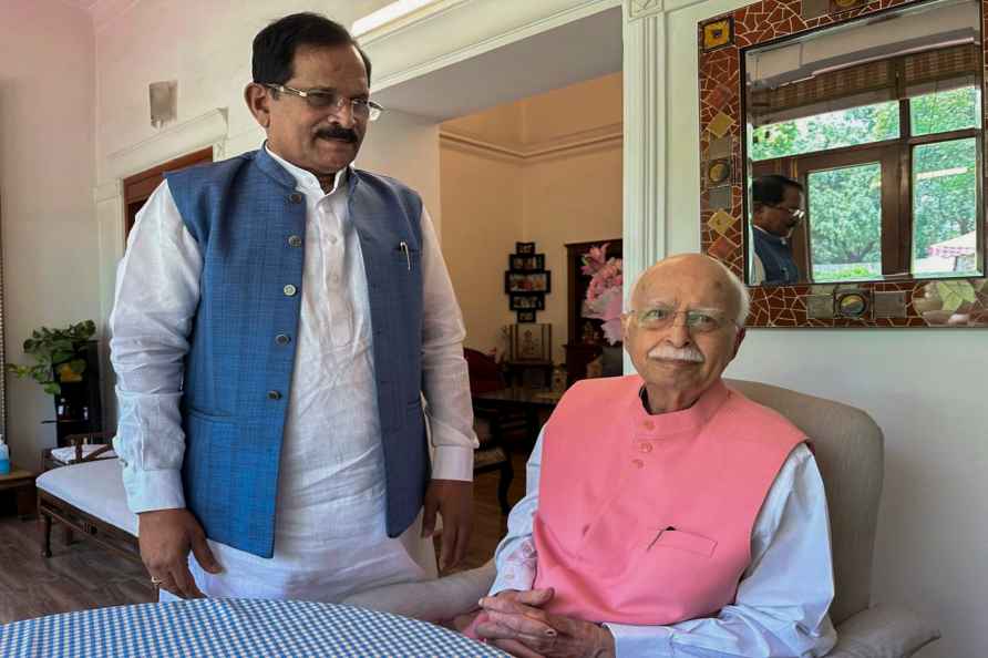 Shripad Y Naik meets LK Advani