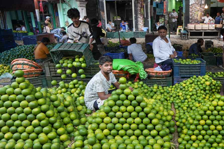 Wholesale fruit market in Kolkata