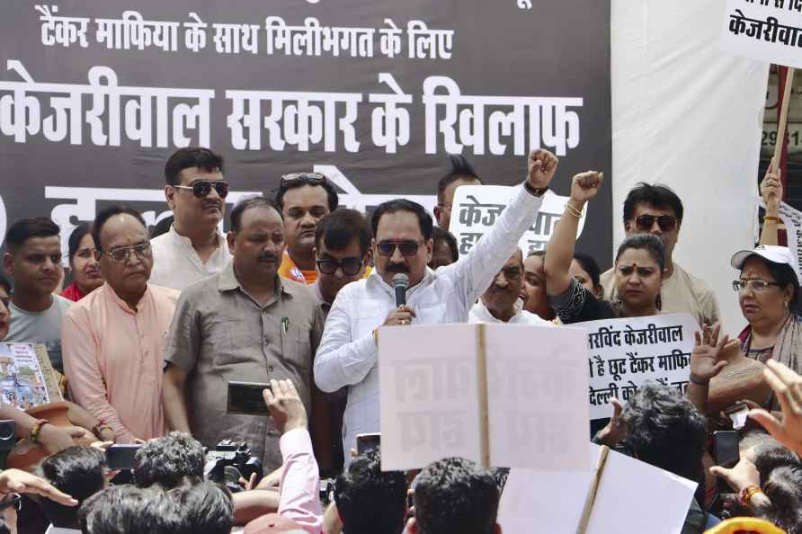 Protest against water crisis in Laxmi Nagar