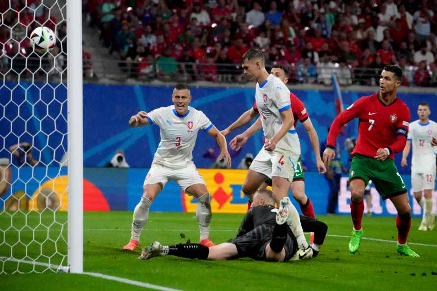 Portugal's Cristiano Ronaldo, right, watches Czech Republic's Robin...