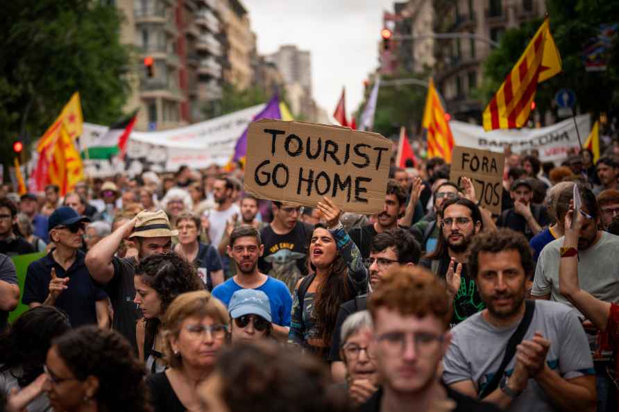 Demonstrators against the Formula 1 Barcelona Fan Festival