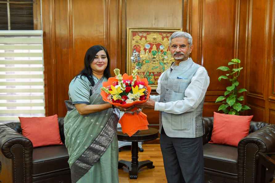 S Jaishankar meets Bansuri Swaraj