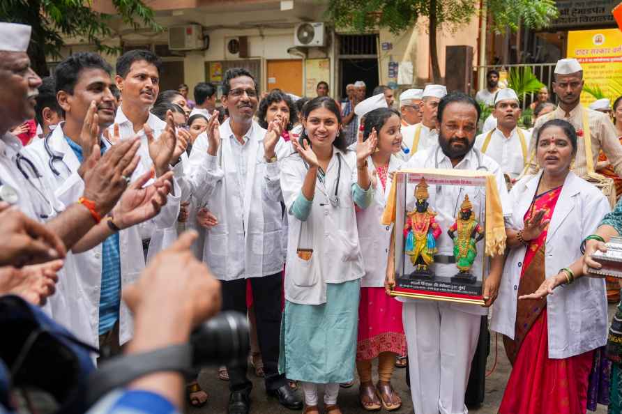 Standlone: 'Dindi' procession in Mumbai