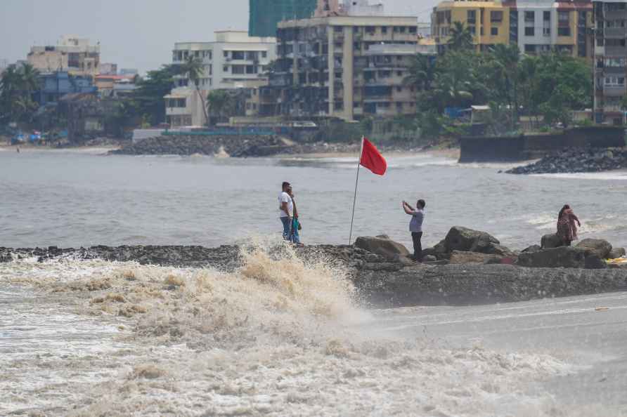 Standlone: High tide in Mumbai