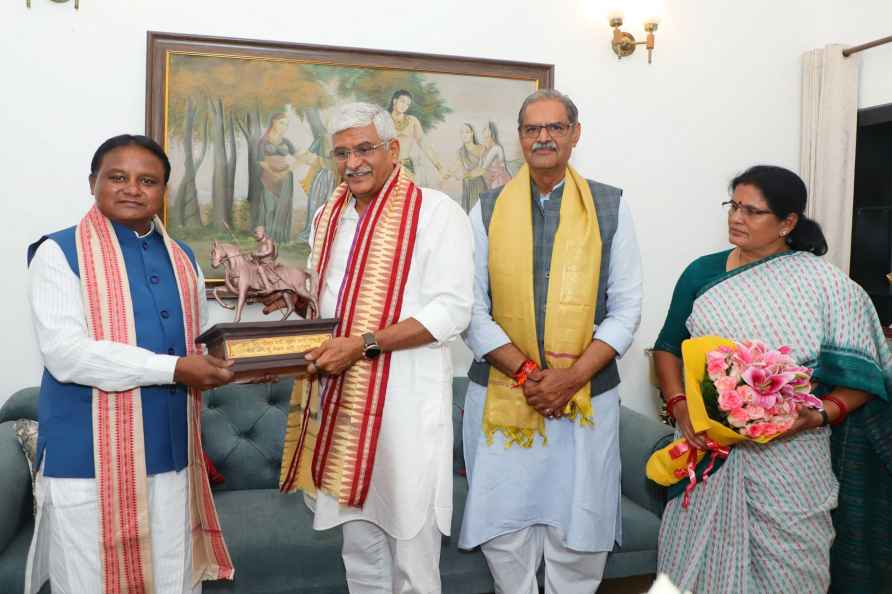 Mohan Charan Majhi meets Gajendra Singh Shekhawat