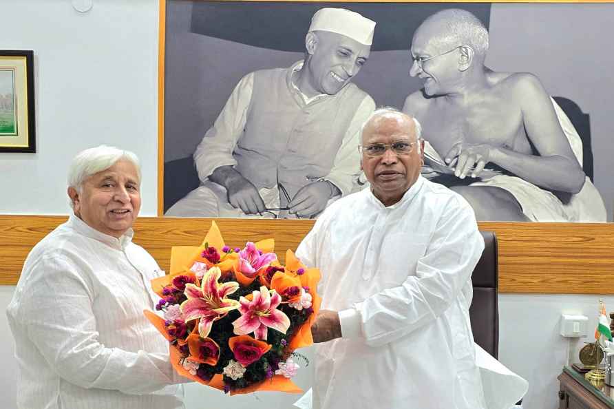 HK Patil meets Kharge