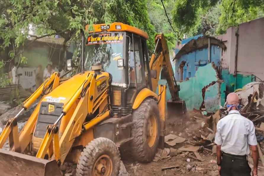 Anti-encroachment drive at Palani Hill