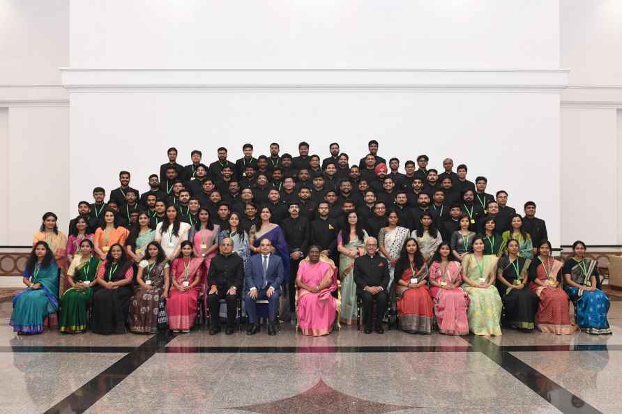 President Droupadi Murmu with IAS officers