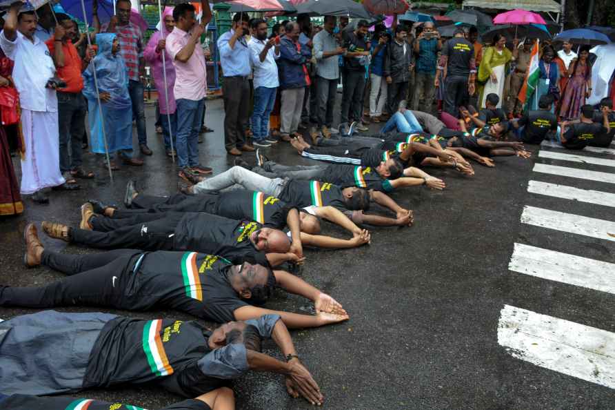 Kerala govt employees protest