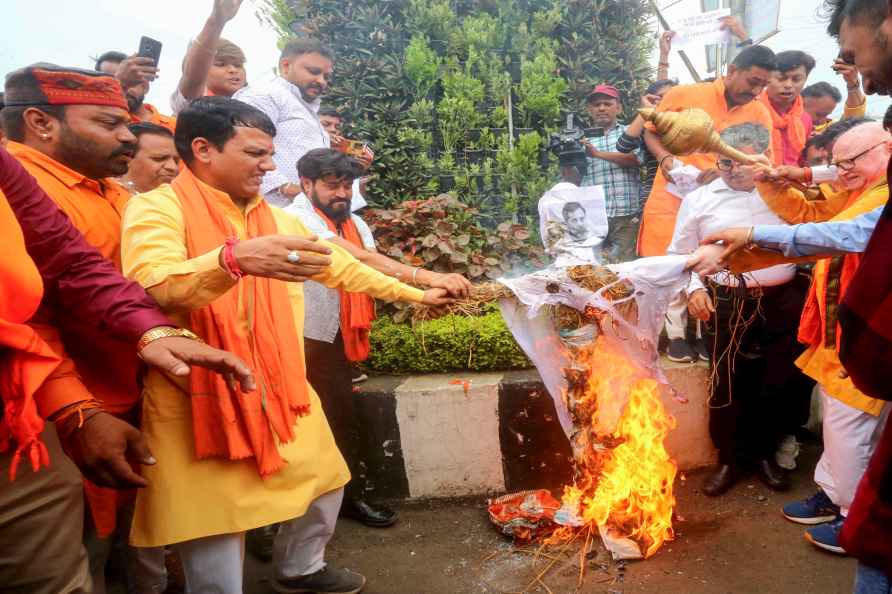 VHP, Bajrang Dal protest against Rahul Gandhi