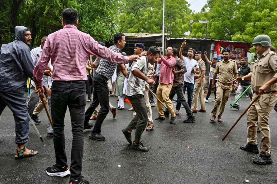 Clash between Bajrang Dal and Congress