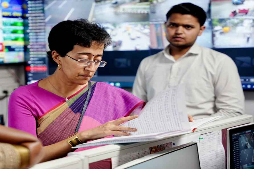 Atishi inspects the Centralized Monsoon Control Room