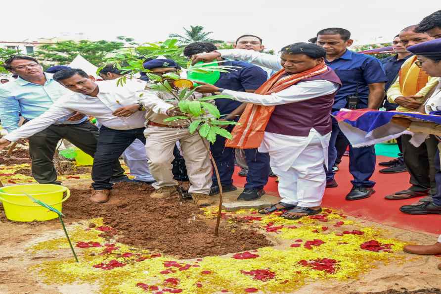 **EDS: HANDOUT IMAGE** Bhubaneswar: Odisha Chief Minister Mohan ...