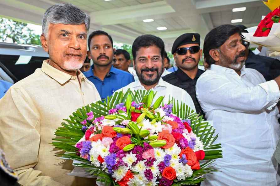 Andhra CM meets Telangana CM