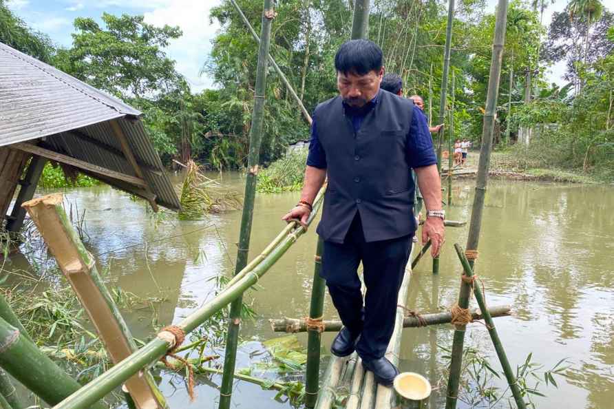 Atul Bora visits flood affeected areas