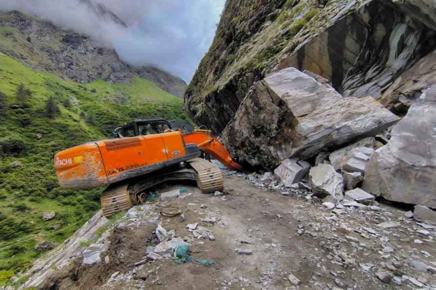 Badrinath National Highway blocked due to debris