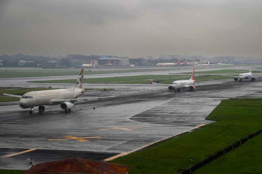 Weather: Flights halt at Mumbai airport