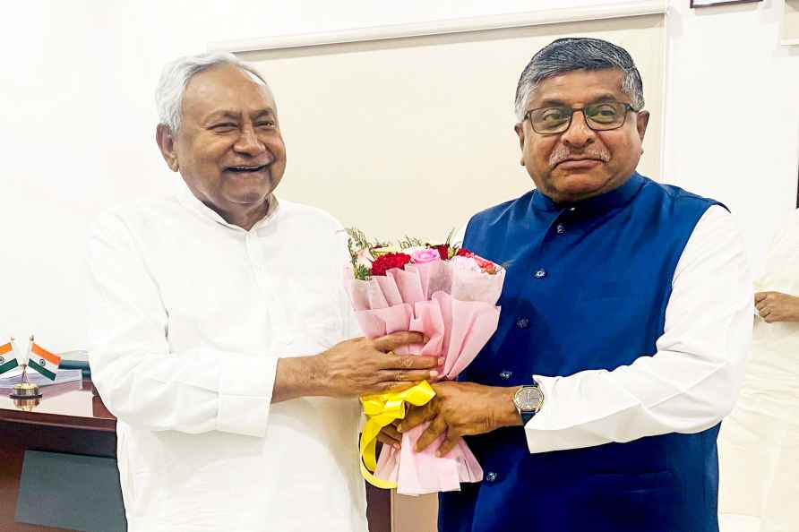 Nitin Gadkari meets Nitish Kumar