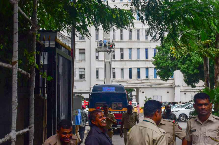 Man who threatens to jump off Mantralaya rescued, held