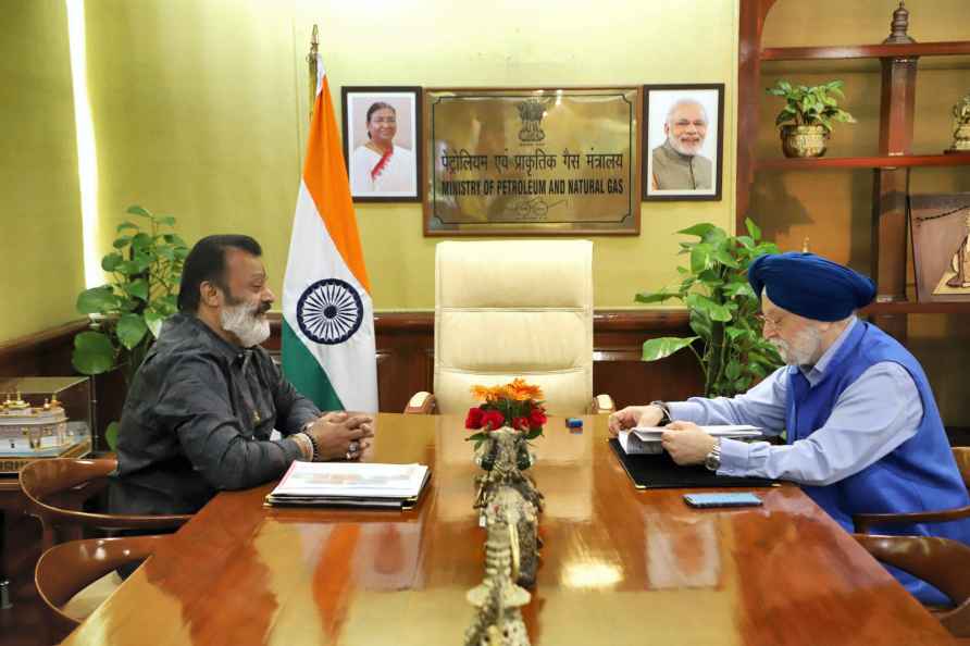 Suresh Gopi meets Hardeep Singh Puri