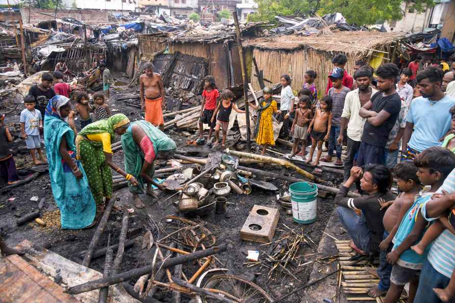 Fire in slum in Patna