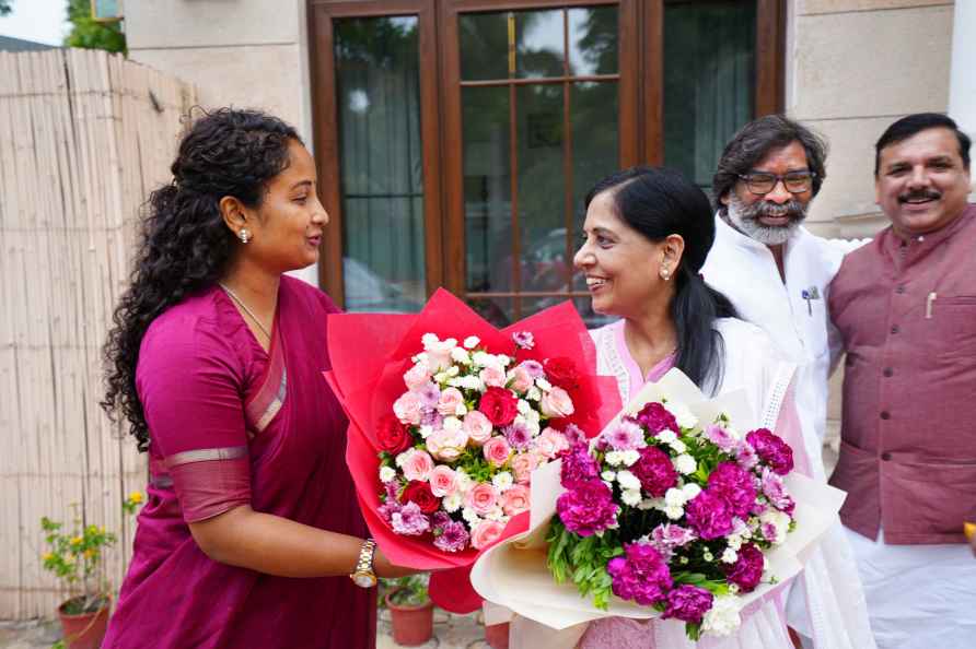 Kalpana Soren meets Sunita Kejriwal