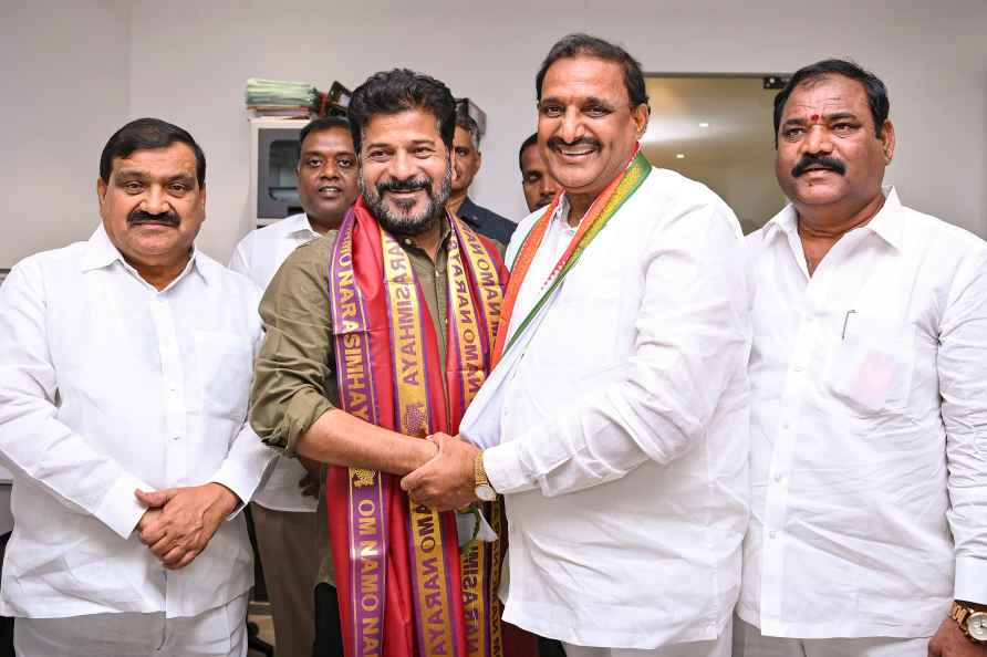 BRS MLA Arekapudi Gandhi joins Congress