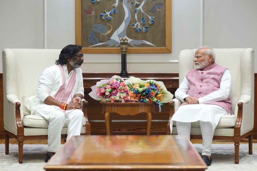 Narendra Modi with Hemant Soren