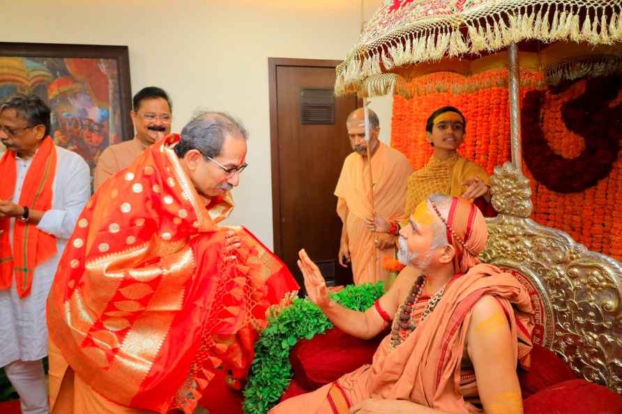 Uddhav Thackeray meets Shankaracharya Swami Avimukteshwaranand