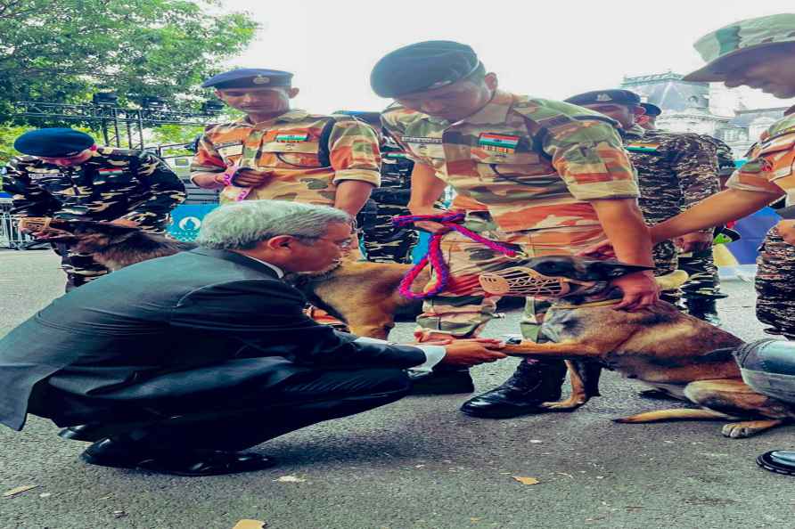 India's Ambassador to France meets K-9 unit