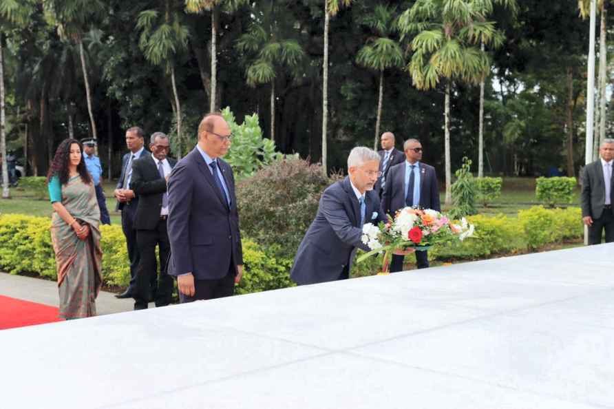 S. Jaishankar at the memorials of the Father of the Mauritian Nation Sir Seewoosagur Ramgoolam