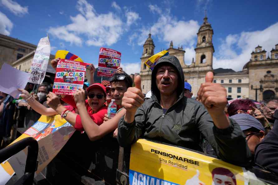 Signing of a law reforming the pension system in Colombia