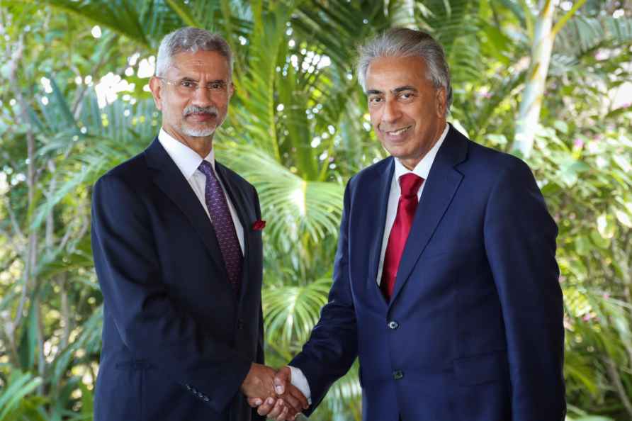 S. Jaishankar meets Arvin Boolell