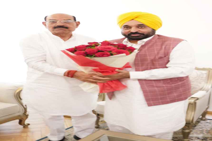 Mohinder Bhagat meets Punjab Chief Minister Bhagwant Mann