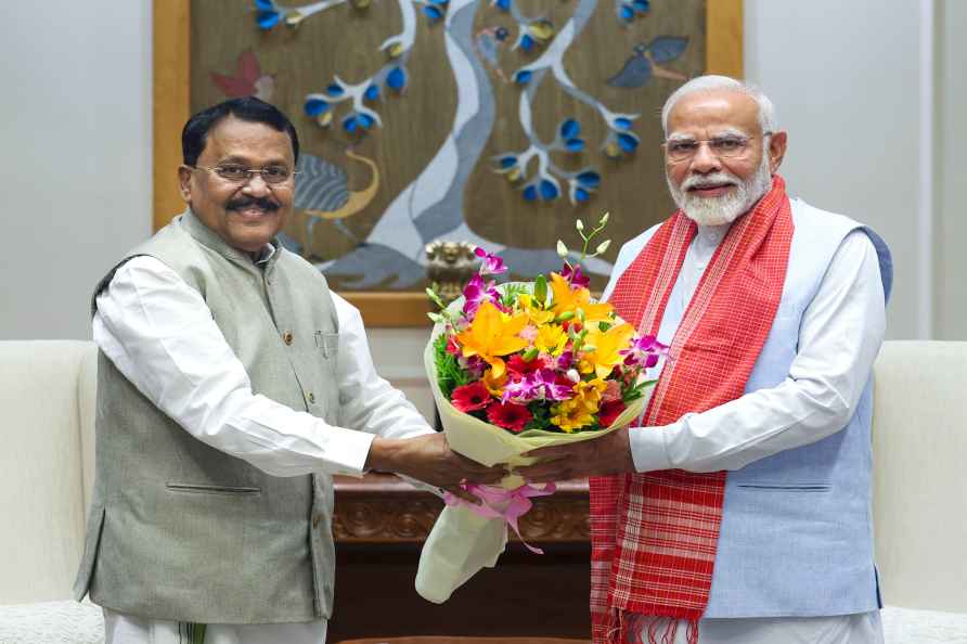 PM Modi meets Goa Guv