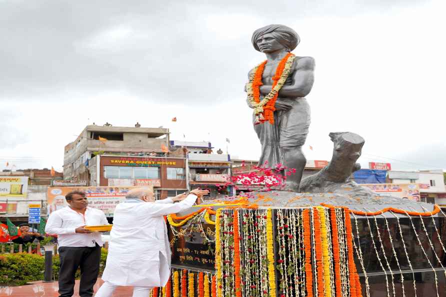 Amit Shah pays tribute to Birsa Munda