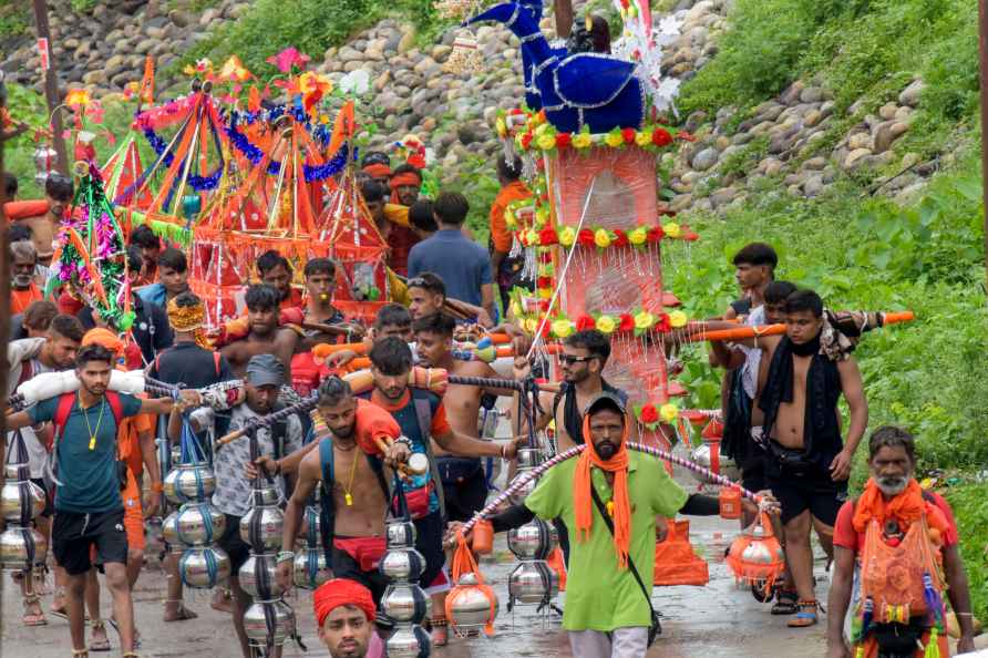 Kanwariyas return after fetching Ganga river water