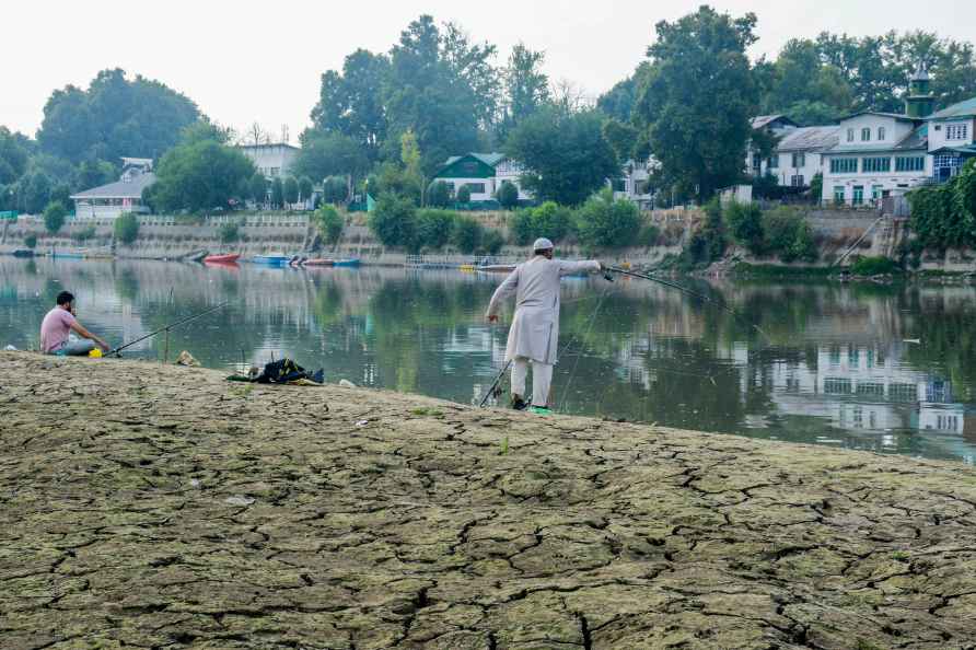 Weather: River Jhelum dries in Summer