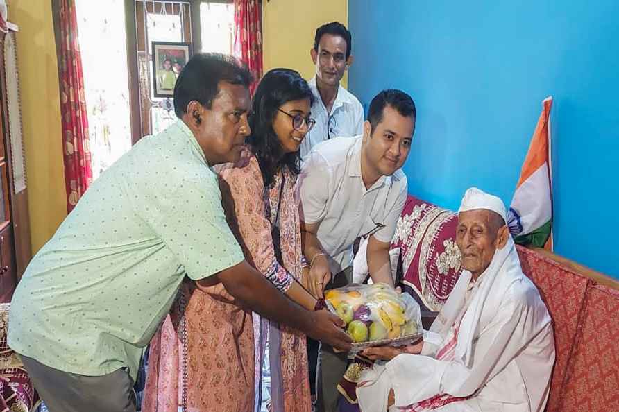 Freedom fighter Thogiram Borah felicitated