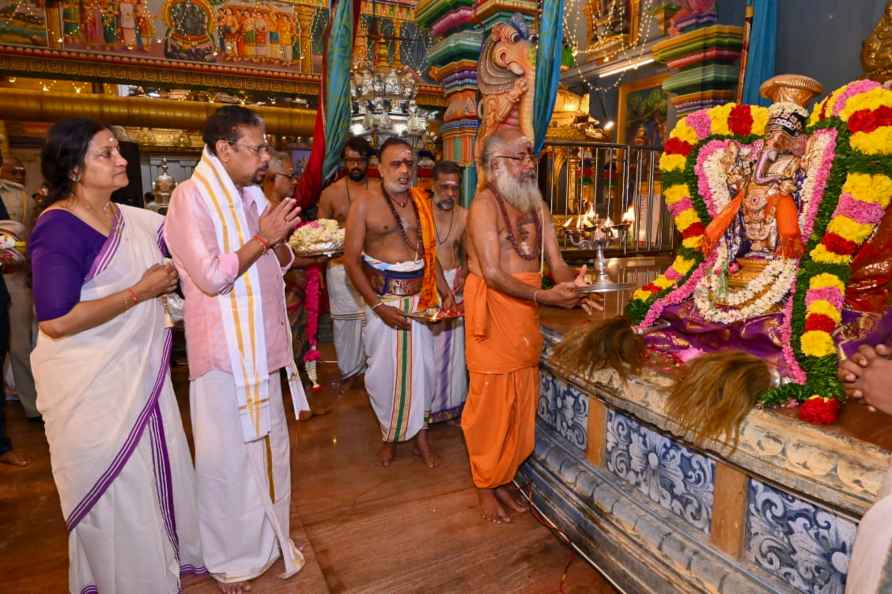 Kuniyil Kailashnathan visits the Malakula Vinayagar Temple