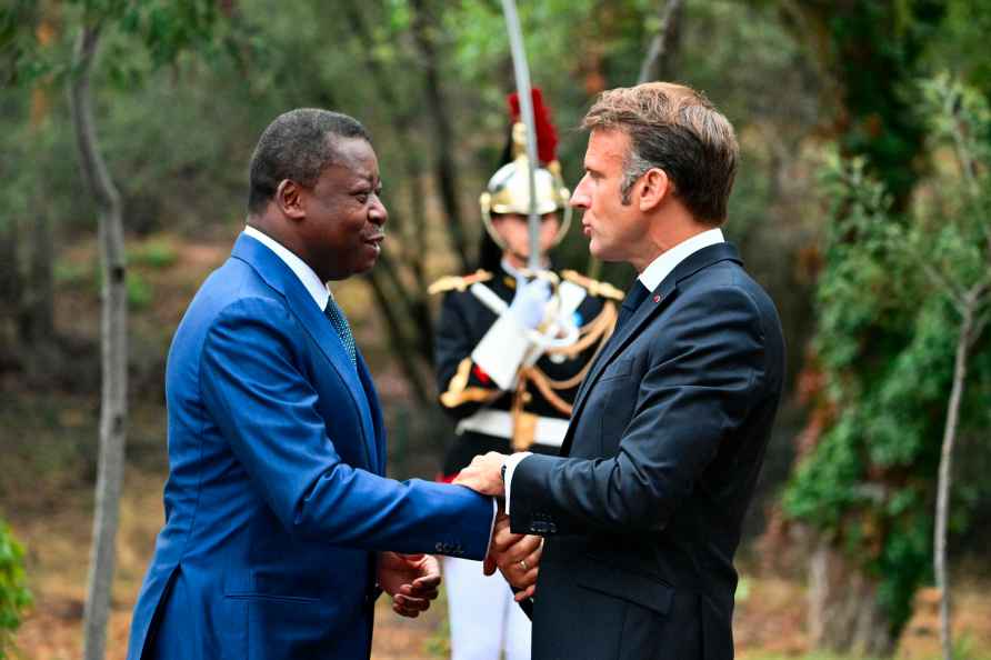 C'r'monie pour les 80 ans du D'barquement en Provence, en pr'sence d'Emmanuel Macron et de chefs d'Etat africains