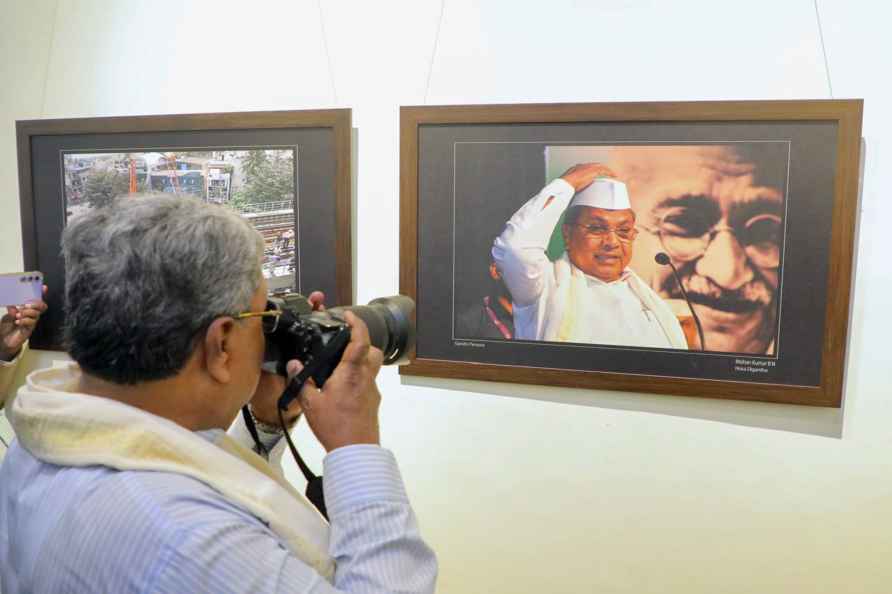 Siddaramaiah inaugurates photo exhibition