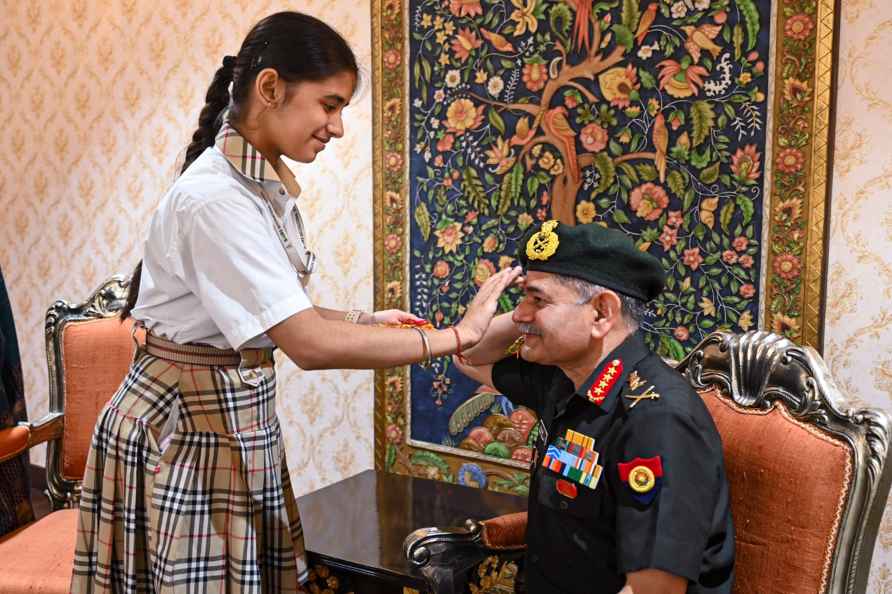 Army chief celebrates Raksha Bandhan with school students