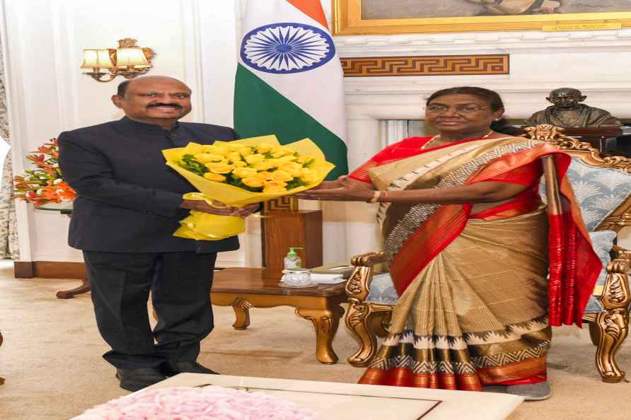 CV Ananda Bose calls on Prez Murmu