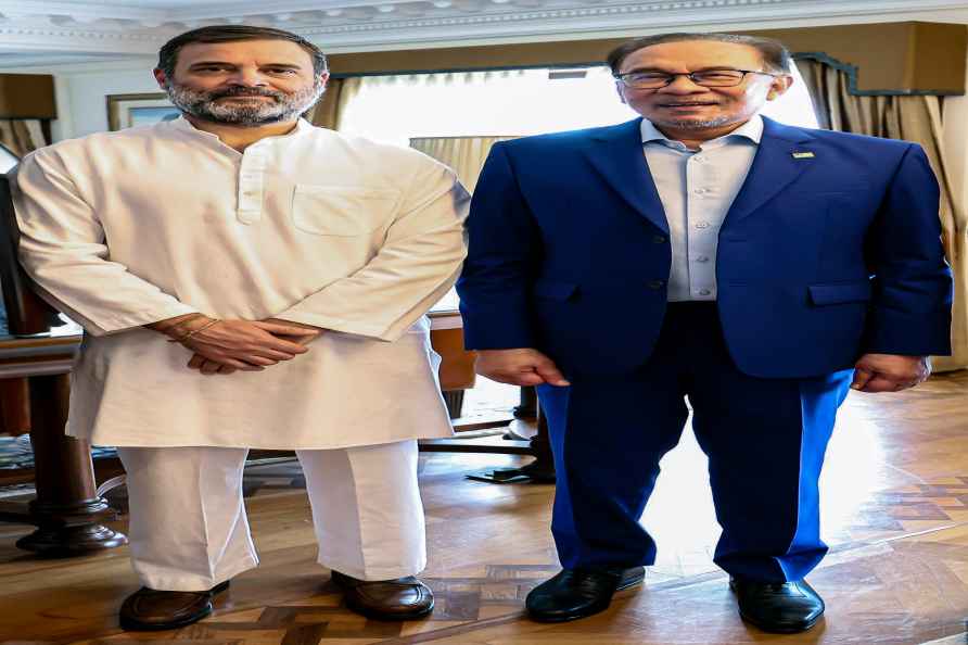 Anwar Ibrahim meets Rahul Gandhi