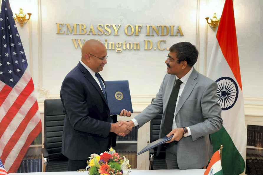 India and USA defense officials sign agreements