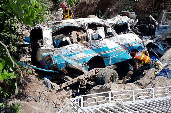 Pakistan: 41 killed in two separate bus accidents