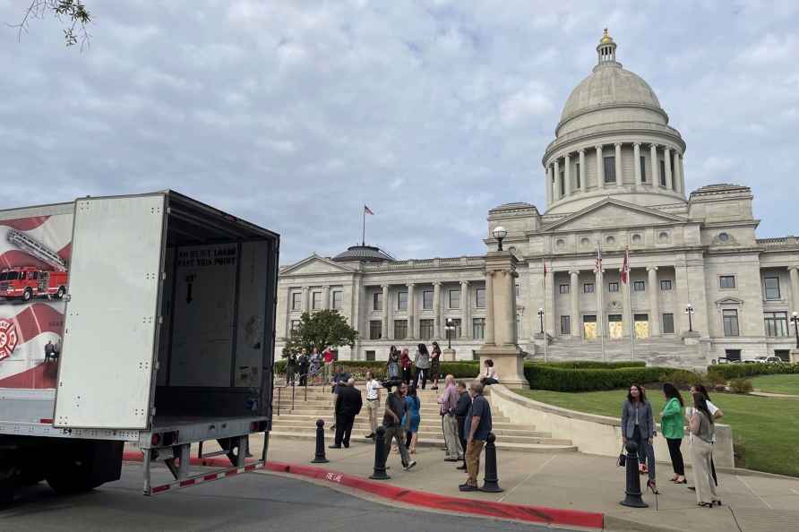 Statue of Johnny Cash, depart from the Arkansas Capitol