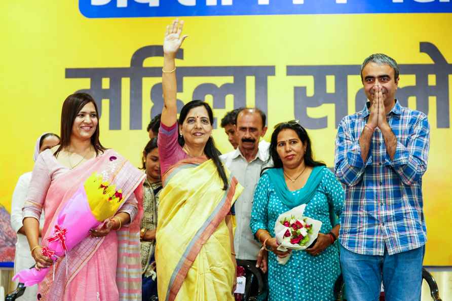 Sunita Kejriwal campaigns in Haryana