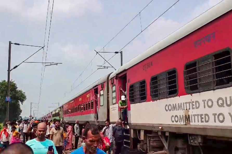 Magadh Express train splited into two parts